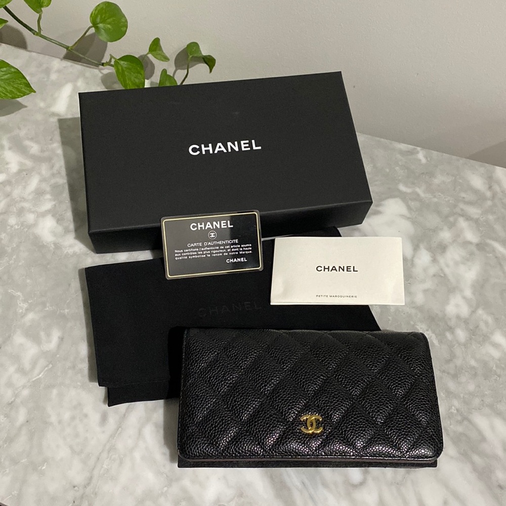 Chanel yen long wallet